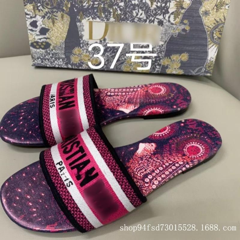This Board Shoes Jacquard Embroidered Women's Slippers Classic Casual One-letter Flat Slippers