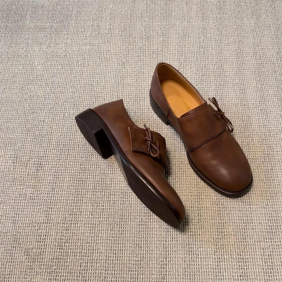 

Retro leather bow deep mouth small leather shoes women s 2025 autumn and winter new versatile thick heel round head loafers single shoes 40 коричневый