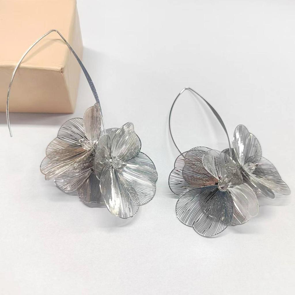 European and American 3D Ginkgo Leaf Pearl Tassel Stud Earrings