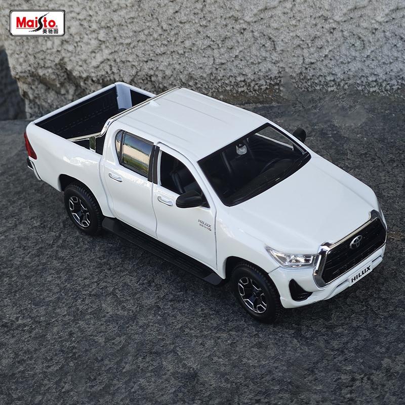Maisto 1:27 Toyota Hilux Pickup Alloy Car Diecasts & Toy Vehicles Car Model Miniature Scale Model Car For Children