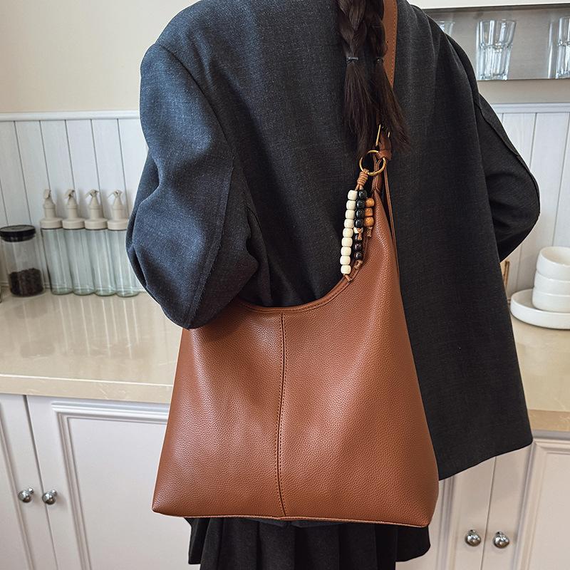 Large capacity underarm bag women's 2025 new autumn and winter retro shoulder bag, high-end versatile commuter tote bag