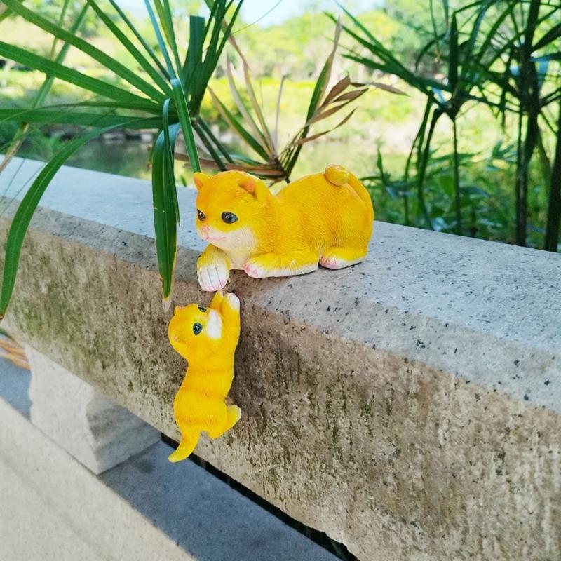 Colorful Mother Kitten Cats Sculpture Resin Hanging Piece Decoration for Outdoor Home Garden and Indoor Space