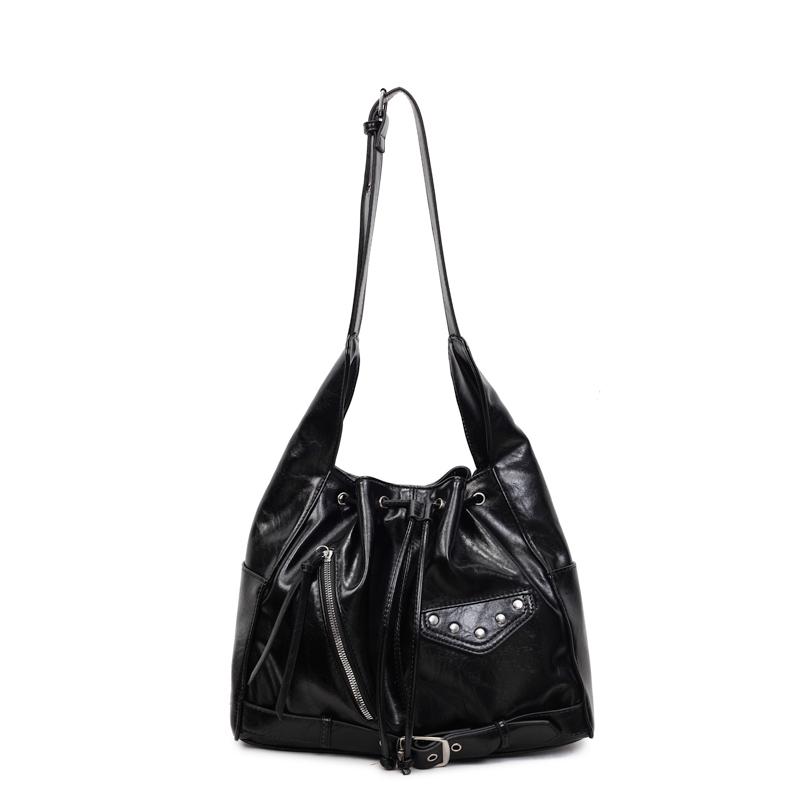 

2026 High Quality Large Capacity Solid Glossy PU Square Shoulder Bags New Unique Design Persality Retro Women s Crossbody Bags чёрный