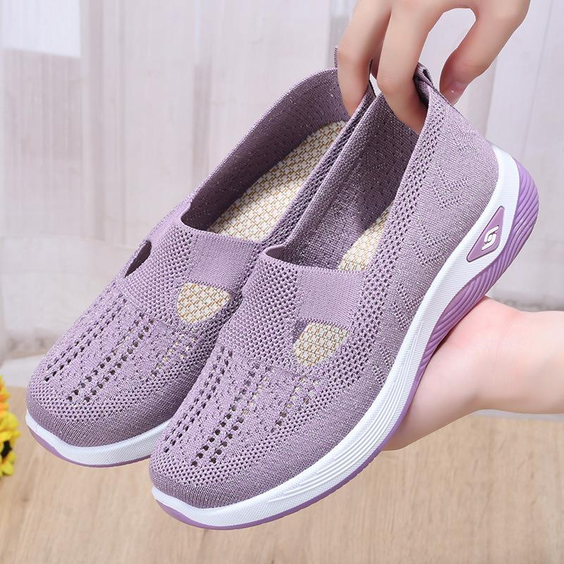 Old Beijing Cloth Shoes Women's Spring New Breathable Middle and Old Mother Shoes Large Size Women's Shoes E Generation Sticker