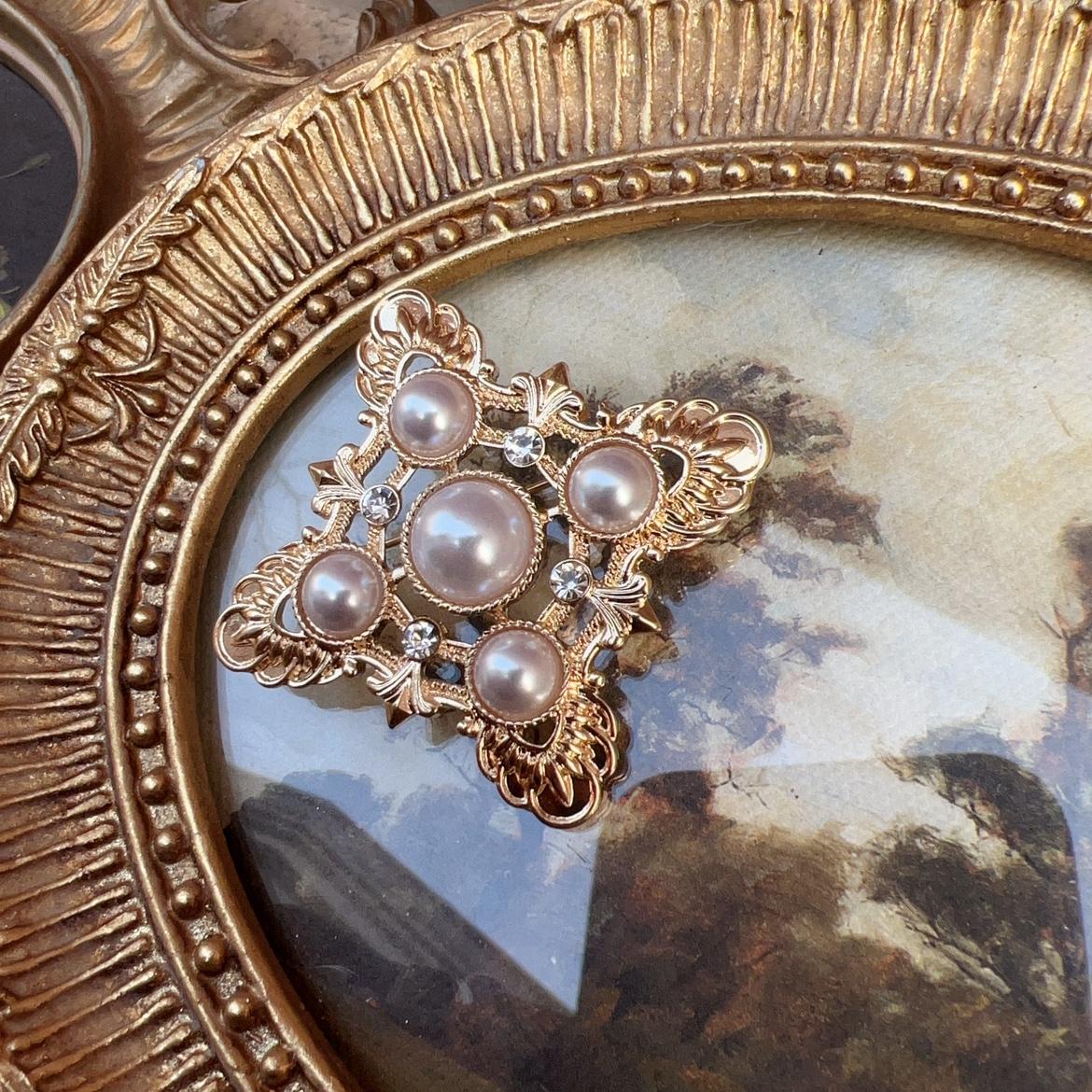 

Винтажная женская мужская брошь в форме креста с жемчугом, кристаллами, в стиле барокко, значки, ретро, дворцовая подвеска, дамская, для банкета, вечеринки, булавка, аксессуары, подарок