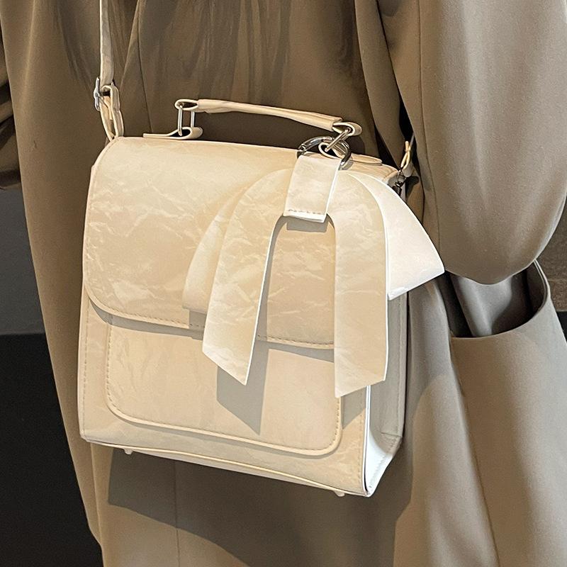 High-end Shoulder Bag for Women with Shoulders and Women's Fashionable Personality and Simple College Style Bow Crossbody Bag