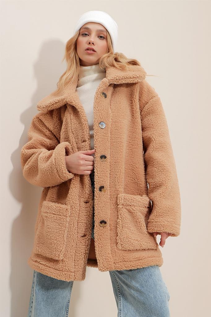 Women's Coat New Season Fashion Beige Polo Collar Double Pocket Buttoned Front Plush Coat