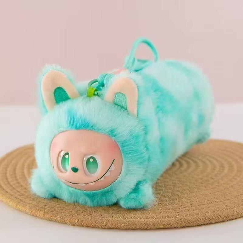 

Plush Pen Case – Cute Furry Toy Style Cosmetic Bag, Creative Doll Pencil Holder for Kids, Students & Teens, Trendy Kawaii Stationery Gift зелёный