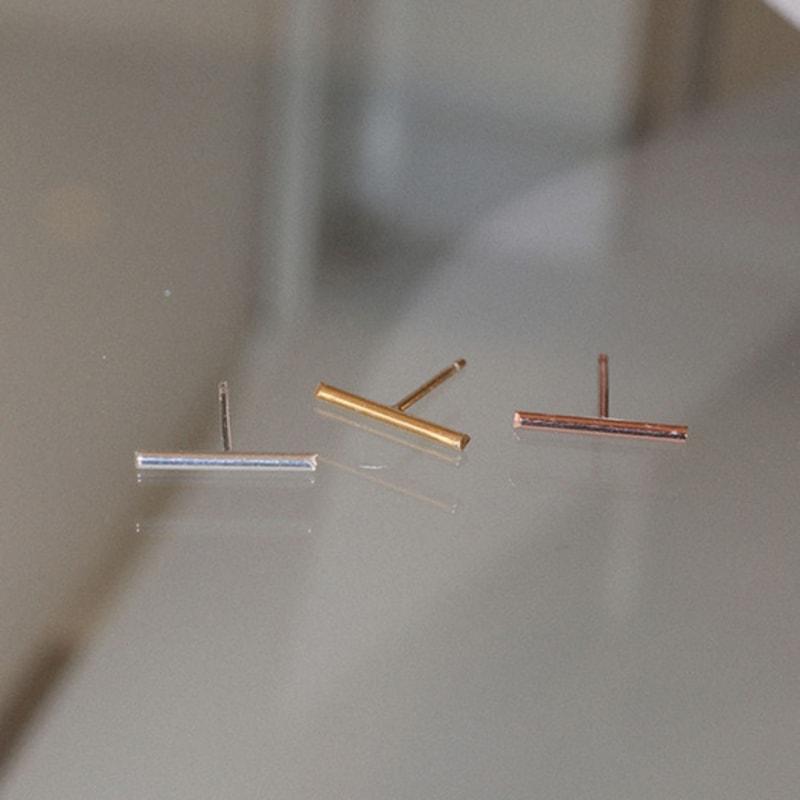 

modernlike 14k gold-filled silver simple stick piercing earrings Silver (Silver 925)