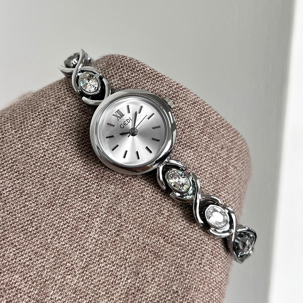 Retro Round High-Value Watch Women'S Light Luxury Fashion High-End Sense Small And Exquisite Quartz Watch