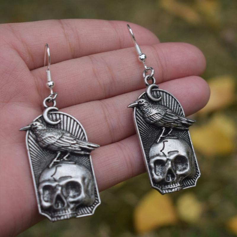 Vintage Silver Tone Skull Design Earrings Sturdy Alloy Material Sophisticated Accessories Antique Finish Earrings