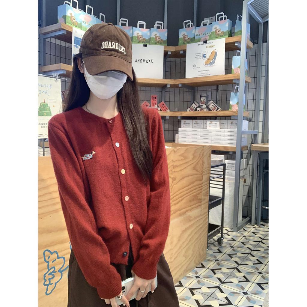 Gray wears a women's cardigan single-breasted jacket, spring and autumn soft waxy long-sleeved top, gentle wind sweater