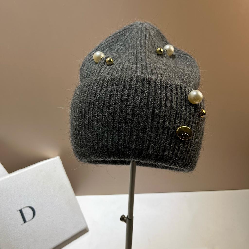 Designer-Perlenbrosche, Strickmütze für Damen, Luxus-Wollmütze mit Metalllogo, Mütze aus echtem Kaninchenfell, warme Damen-Wandermütze
