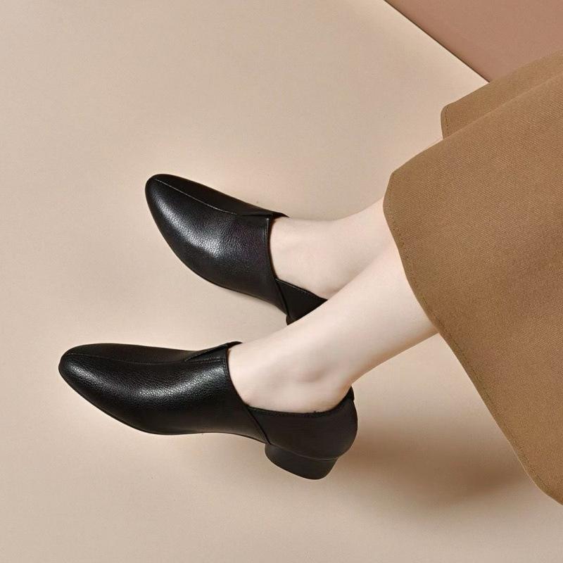 Foreign trade pointed simple classic women's shoes soft sole British style fashion casual Doudou mother two wear single sandals
