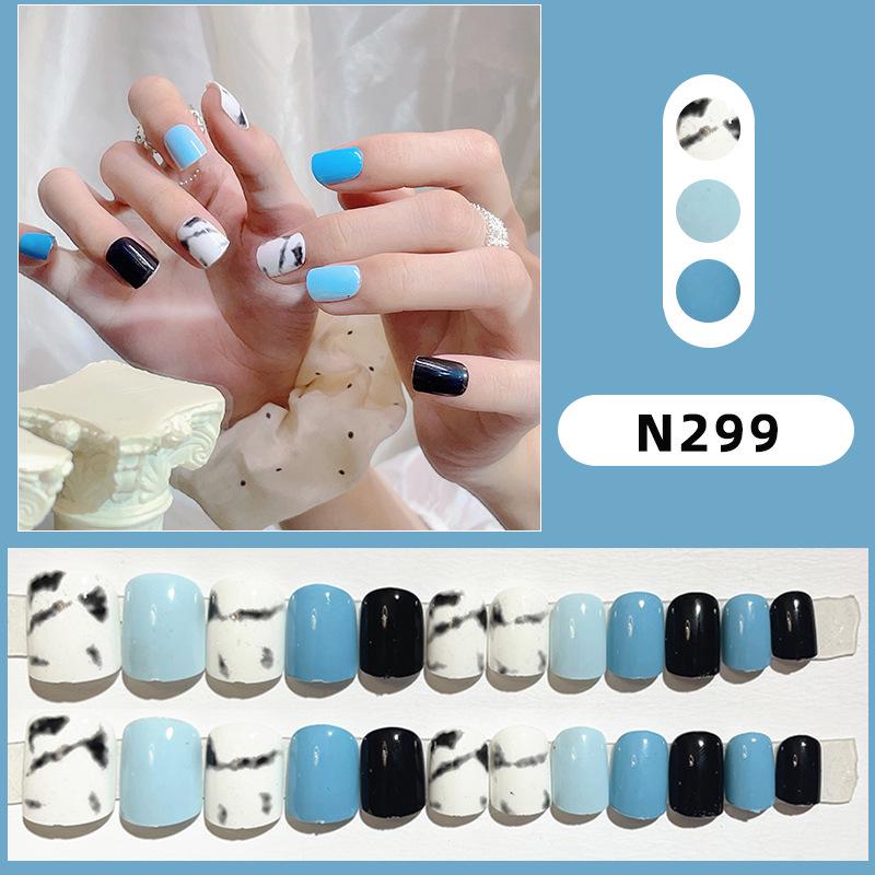 

Летний свежий светло-голубой с черно-белым мрамором накладные ногти