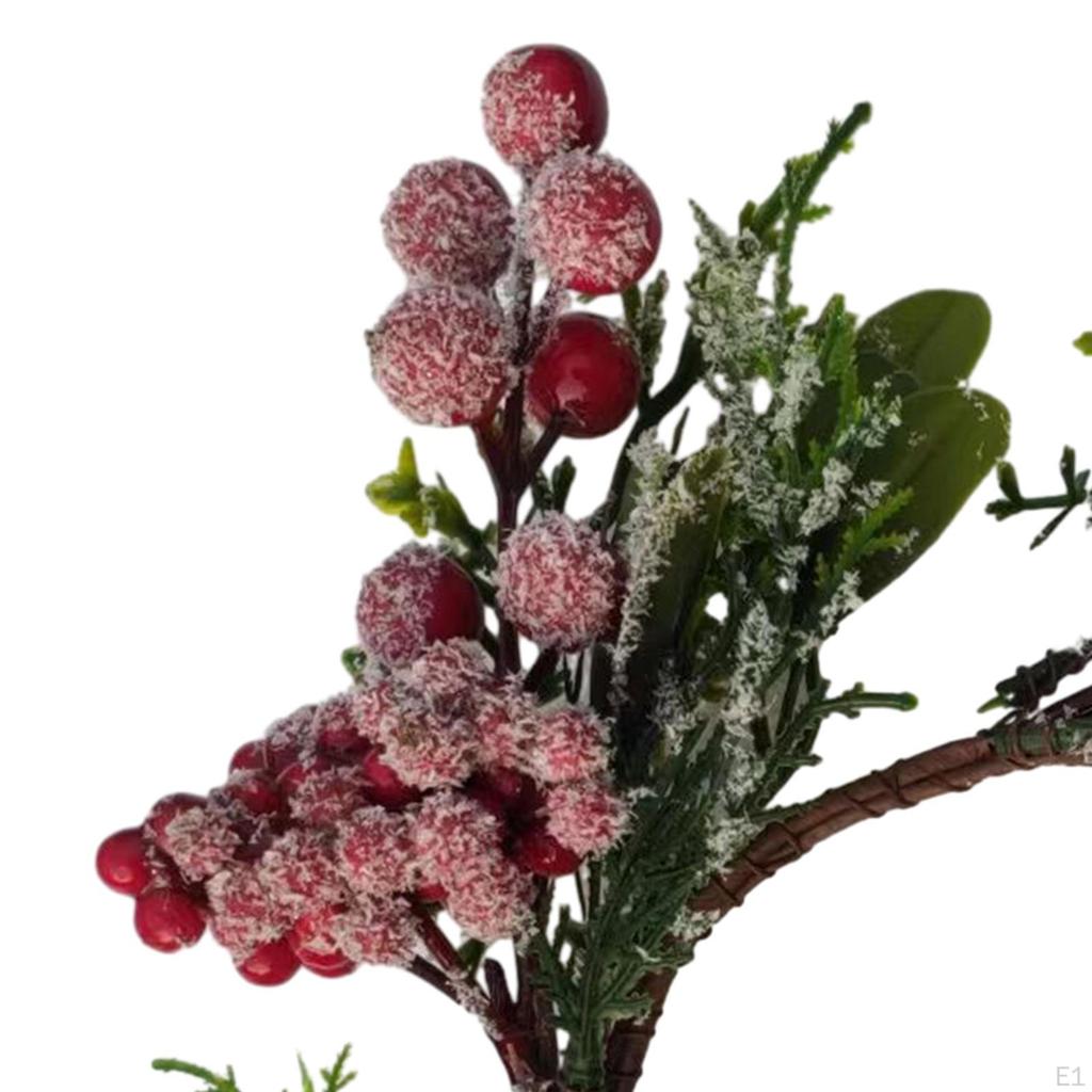 Kunstig julekrans med lyslenke, ring til inngangsdør for bryllup