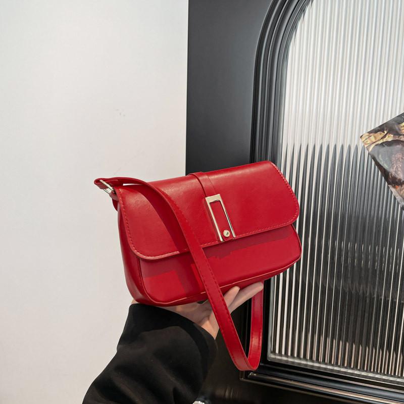 

Pu Chic Contemporary Shoulder Bag For Women With Unique French Design And Colors Versatile красный