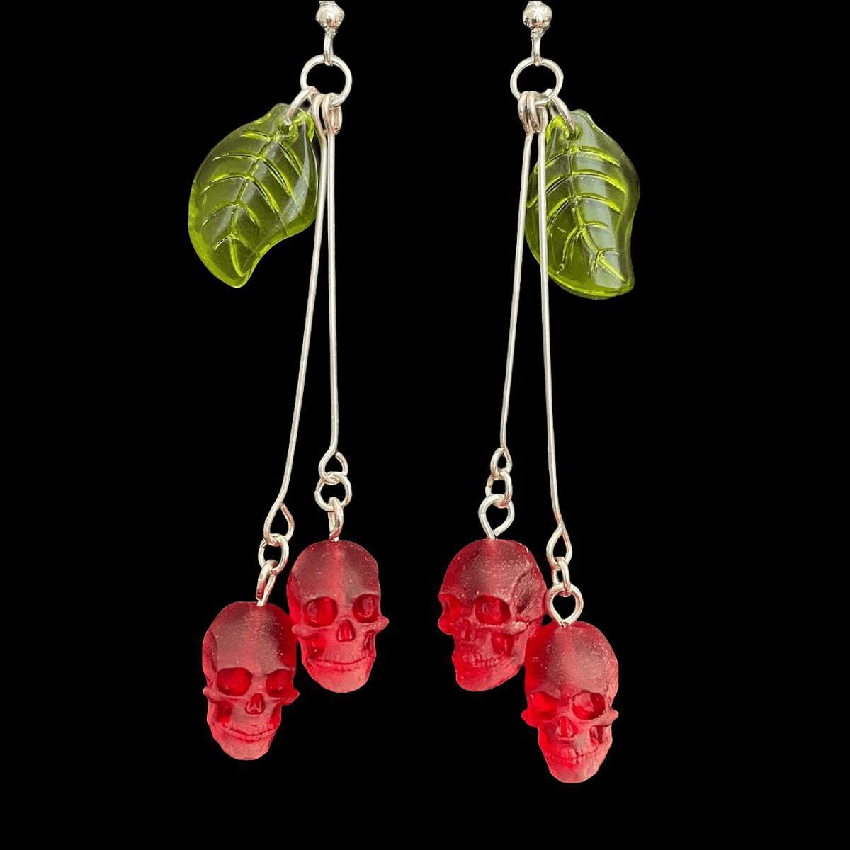 

Gothic Resin Green Leaves Red Cherry Skull Pendant Stainless Steel Dangle Earrings for Women Hallowmas Party Charm Jewelry Gifts