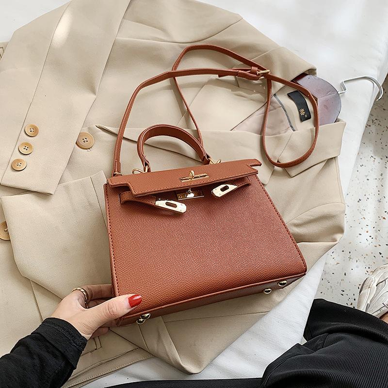 New high-end classic lock portable shoulder oblique span women's bag