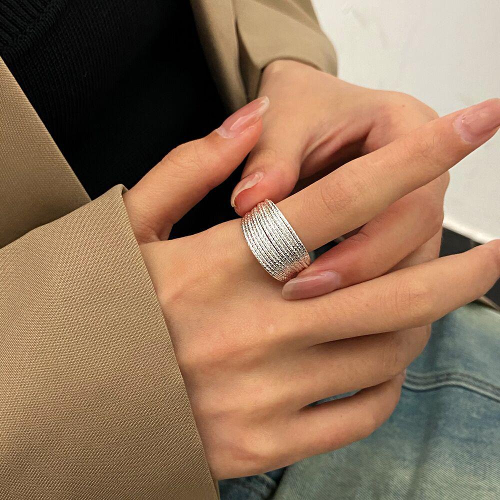 

Elegant Silver Wire Layered Women s Ring - Minimalist, High-End Luxury Open Design for Index Finger