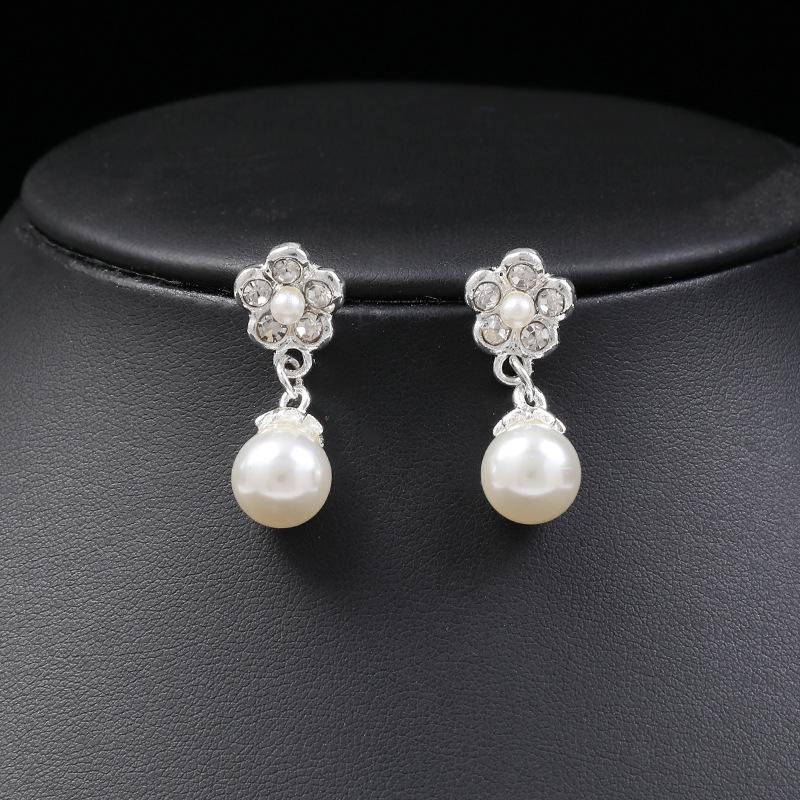 2022 Fashion Pearl Flower Necklace & Earrings Set: European-American Women's Hot Jewelry