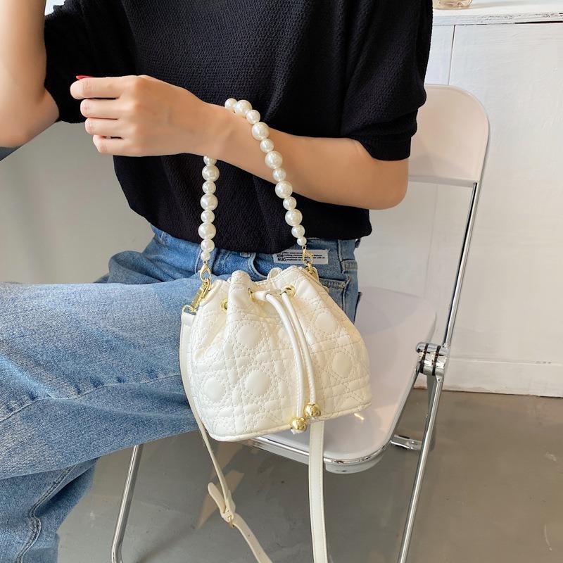 Niche pearl spring and summer bag women's new women's shoulder messenger bag embroidery thread bucket bag tide