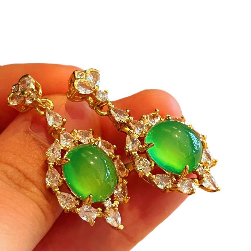 Full Green, Yang Green, Natural Agate Green Chalcedony Earrings, Women'S Opening Is Slightly Inlaid, And The Real Shot Is Fidelity.