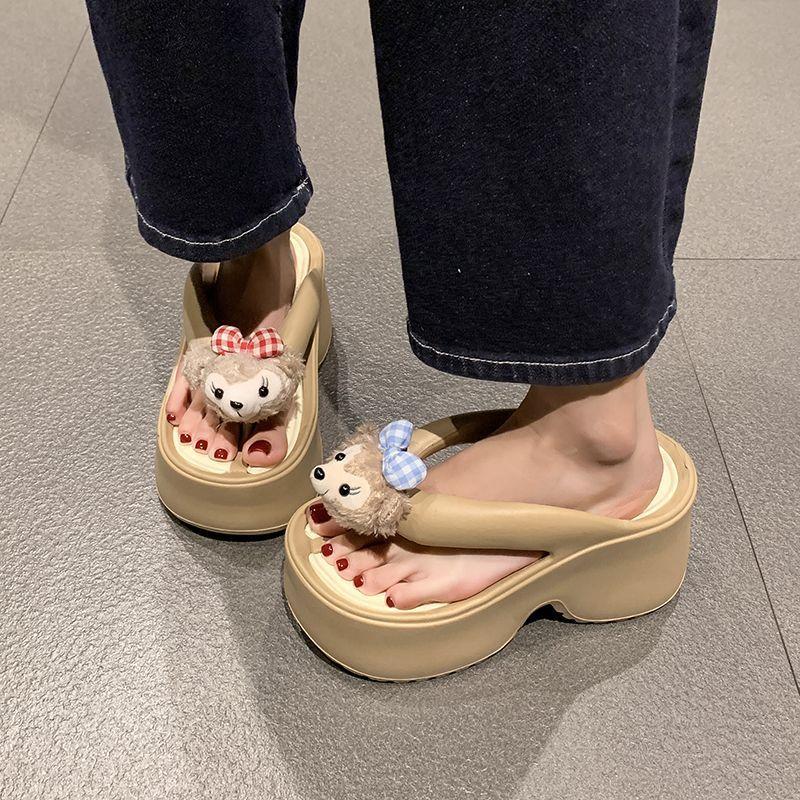 Internet celebrity explosion thick bottom heightening flip-flops women wear 2025 comfortable stepping on shit feeling non-slip beach cool slippers wom