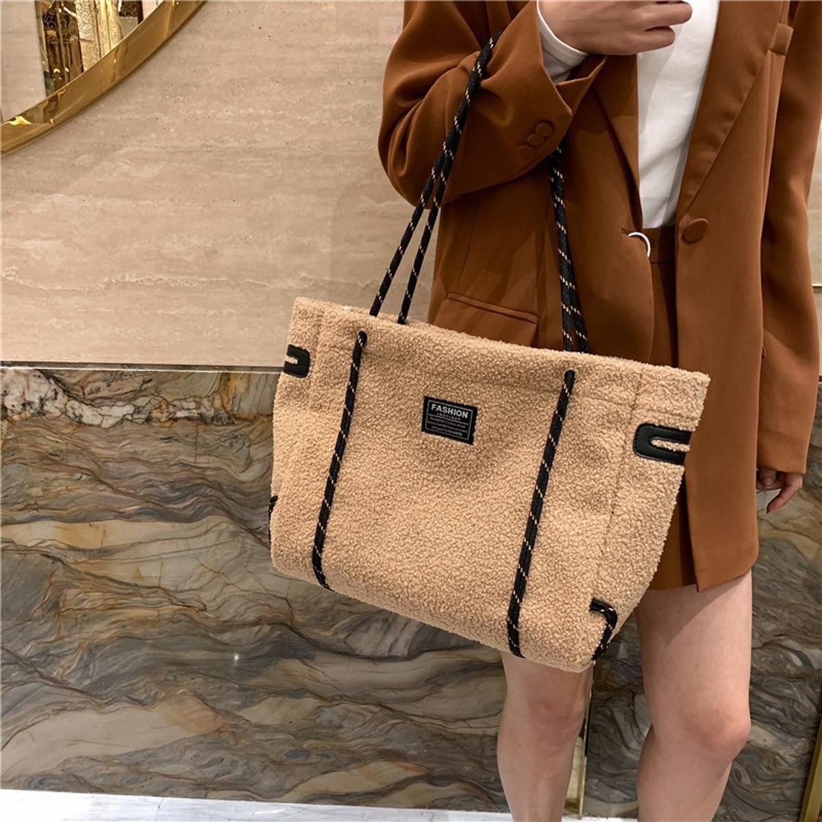 

New Lamb Wool Plush Single Shoulder Bag for Women, Trendy Fashionable Large Capacity High-end Tote Bag хакі