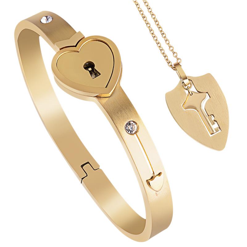 Bracelet Interlock en Acier Titane Style Fala Chen "Triumph in the Skies" pour Couples avec Fermoir Cœur Diamanté