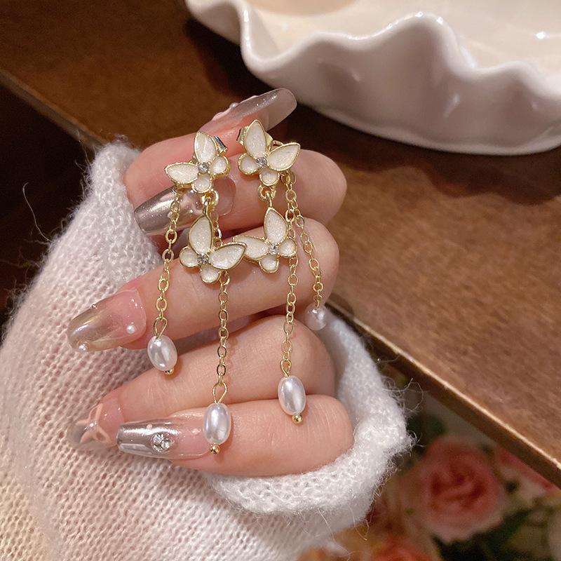 Light luxury niche high-end asymmetrical butterfly earrings women's spring and summer small fresh fashion temperament stud earrings