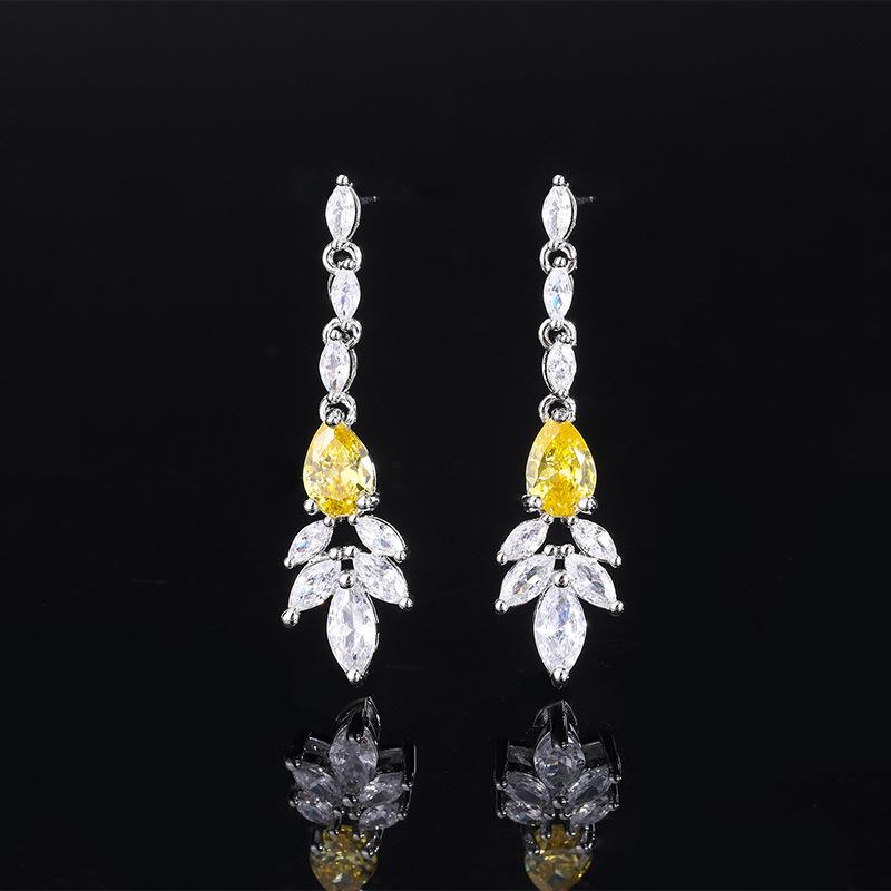 

New high-end flower jewelry, banquet dress, clothing, accessories set, temperament earrings, necklace, fringed exquisite pendant.