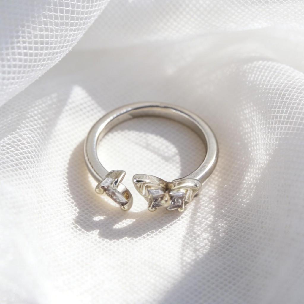 Europäischer und Amerikanischer Verstellbarer Süßer Schmetterling Diamantring: Zweifarbige Gold- und Silber-Mode-Stapelringe für Damen