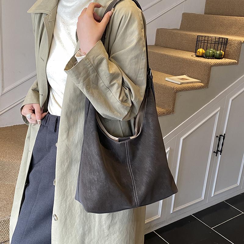 2026 New Fashi Casual Tote Faux Suede Solid Color Large Capacity Commuting Shoulder Bags Retro Waterproof Durable Bags