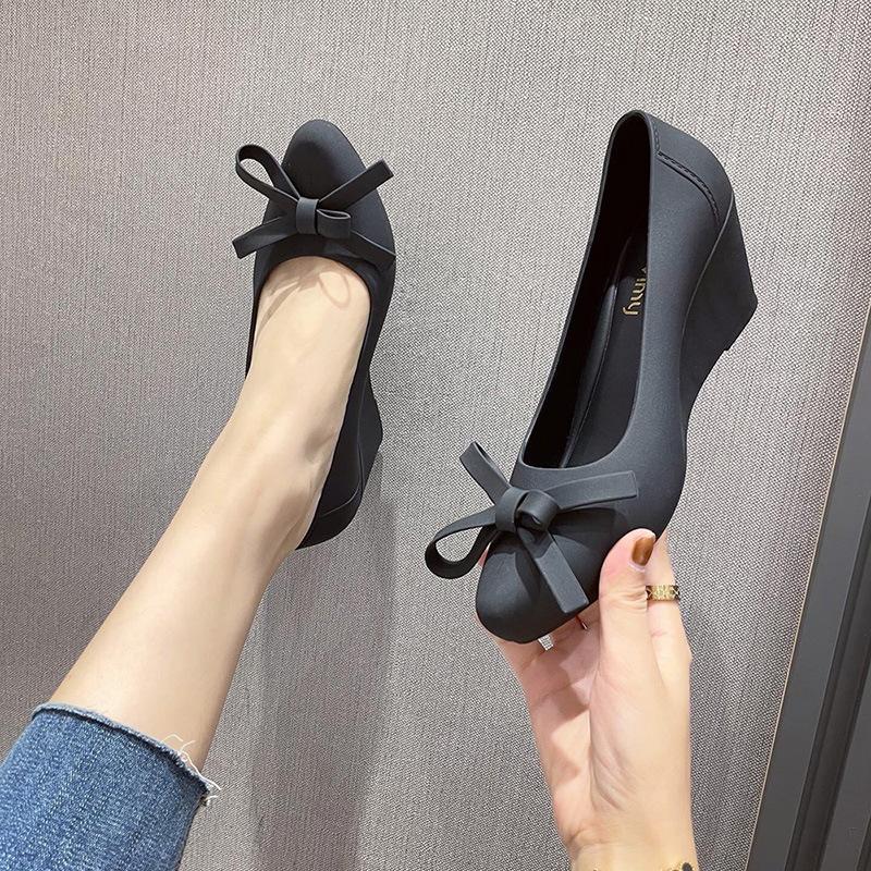 New Rain Shoes For Women Fashionable Style Korean Plastic Shoes Non-slip Short Water Shoes Butterfly Frozen Shoes