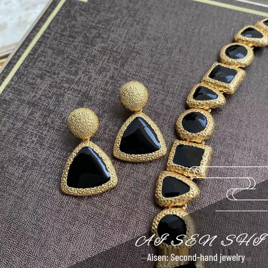 Vintage Geometric Black Gold Jewelry Set: Pre-owned Gold-plated Stud Earrings & Necklace