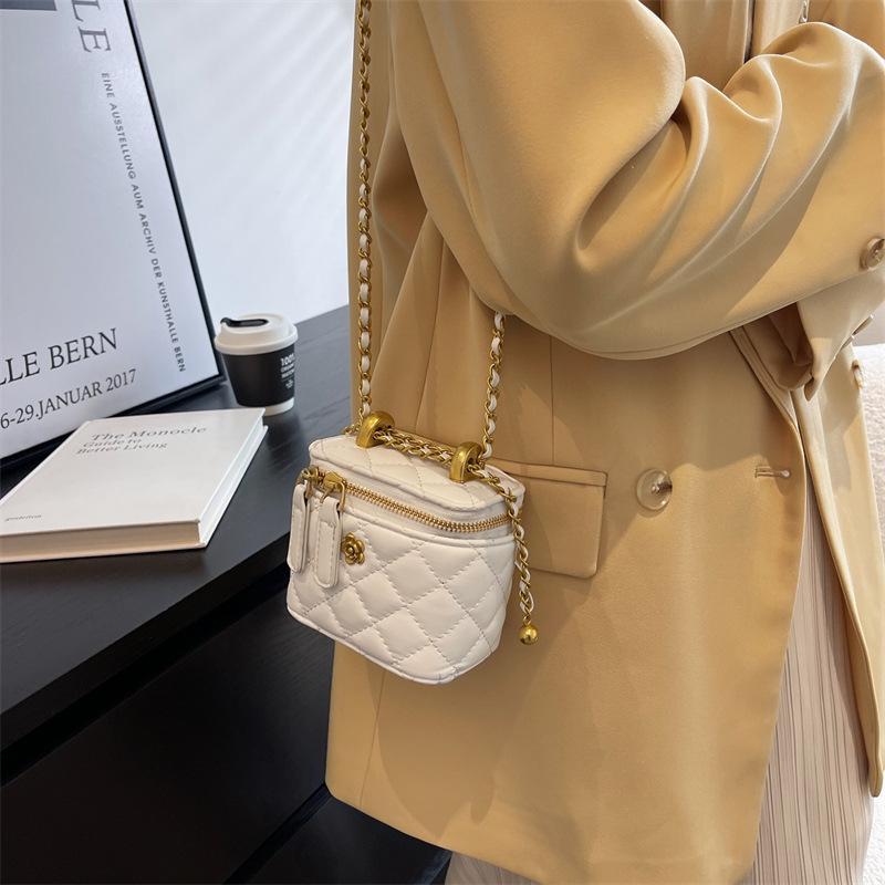 Textured Rhombus Shoulder Bag Women's Bag 2025 New Chain Messenger Bag Small Fragrant Fashion Box Bag Texture Retro