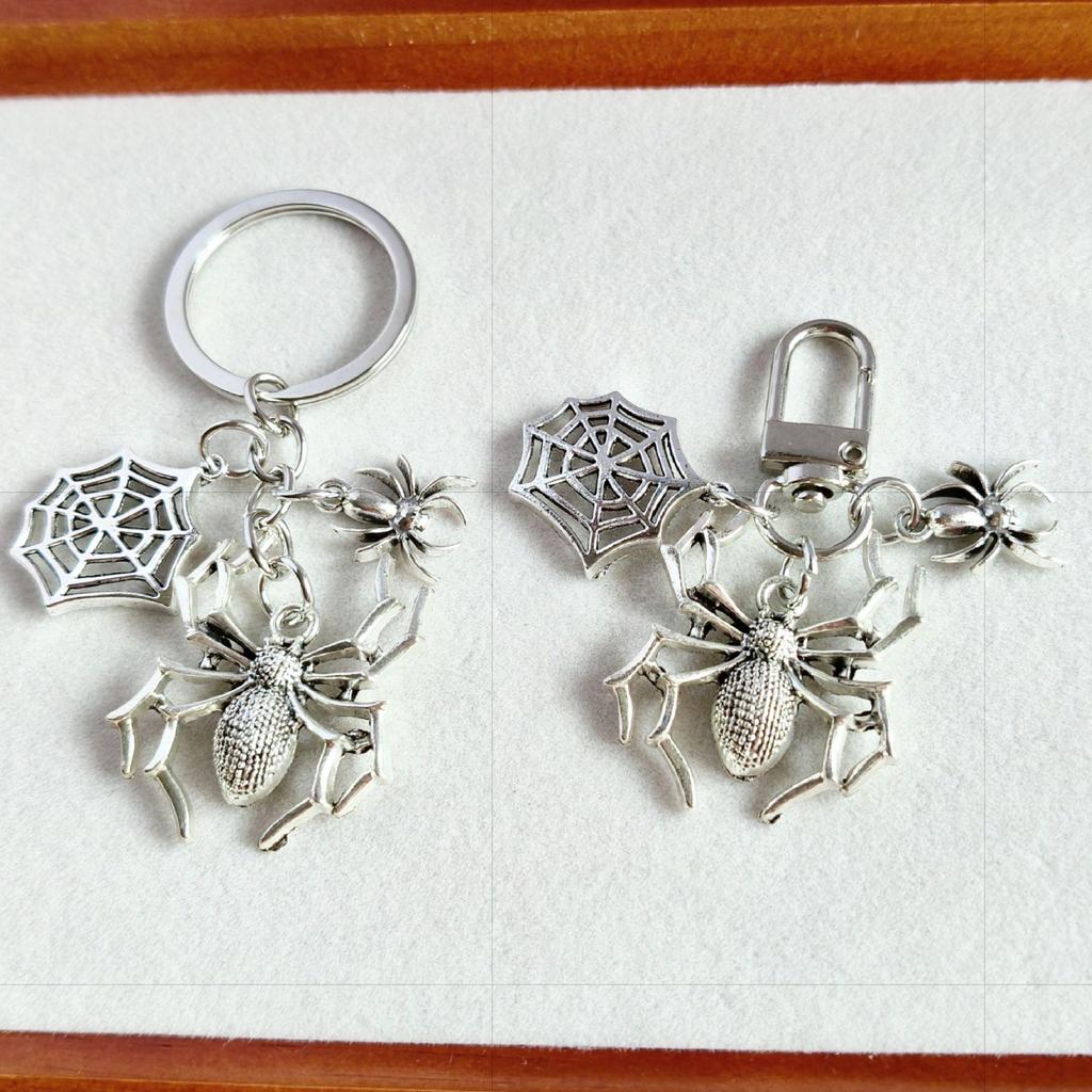 European Gothic Cobweb Spider Keychain: Halloween Retro Pendant Gift