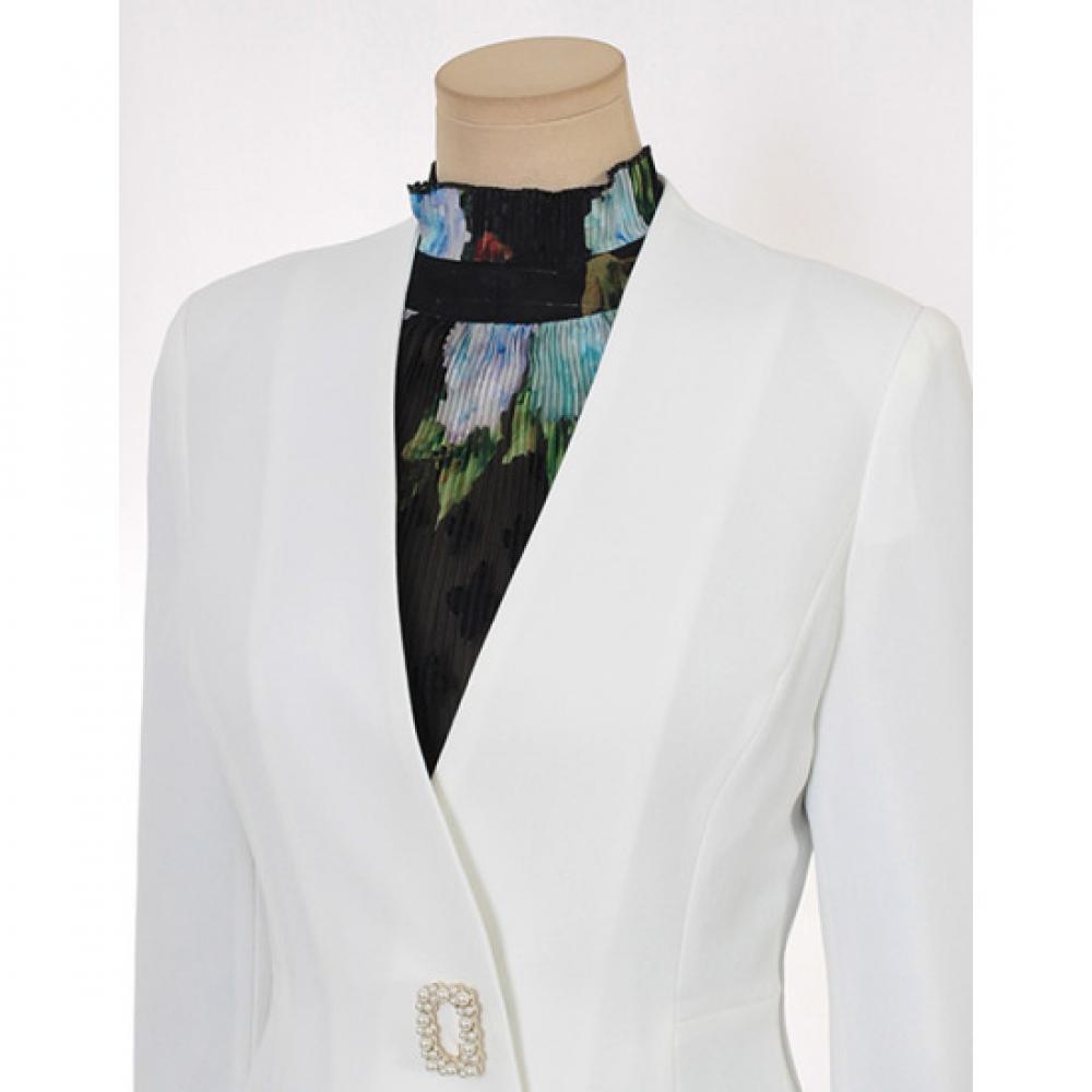 Win Classic Jacket With Brooch Set