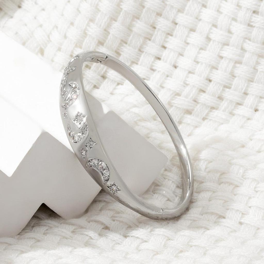 European & American Vintage Star Moon Diamond Bangle: Elegant & Versatile Light Luxury Jewelry