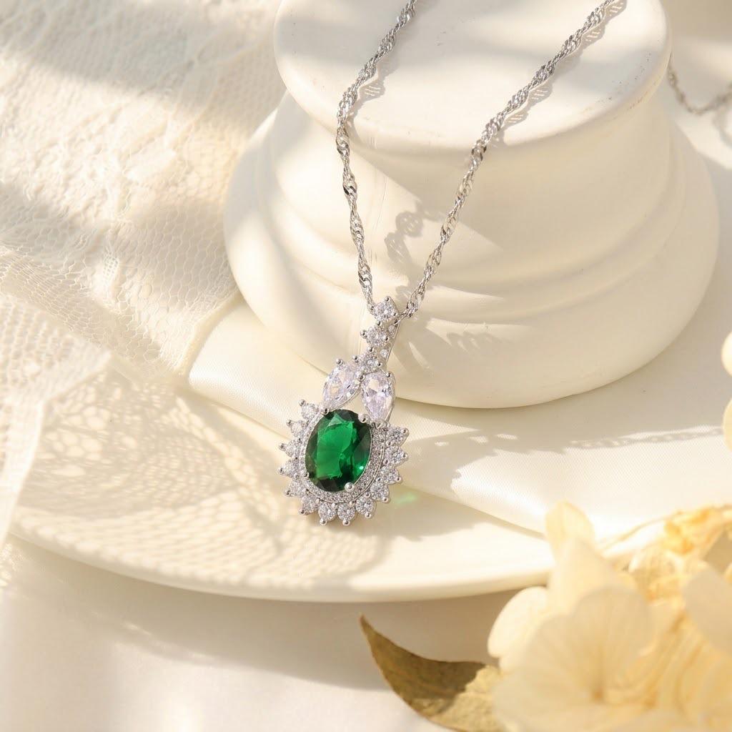 Emerald Zirconia Four-Leaf Clover Rotating Necklace - Luxury Dopamine Accent Clavicle Chain