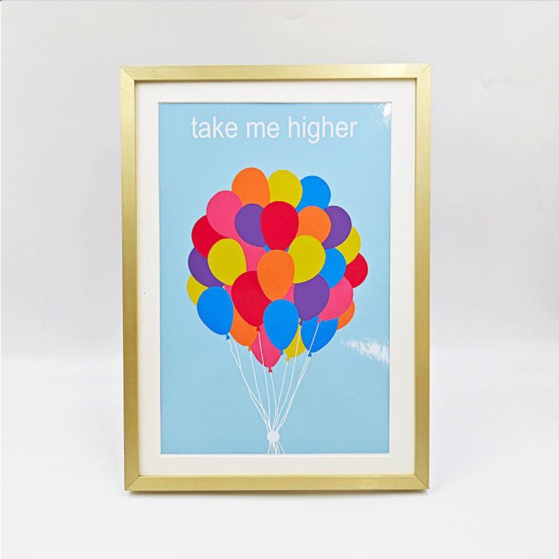 A4-bildram i aluminiumlegering med graverad logotyp för foto, bordsplacering, väggupphängning eller visning av verksamhetstillstånd.