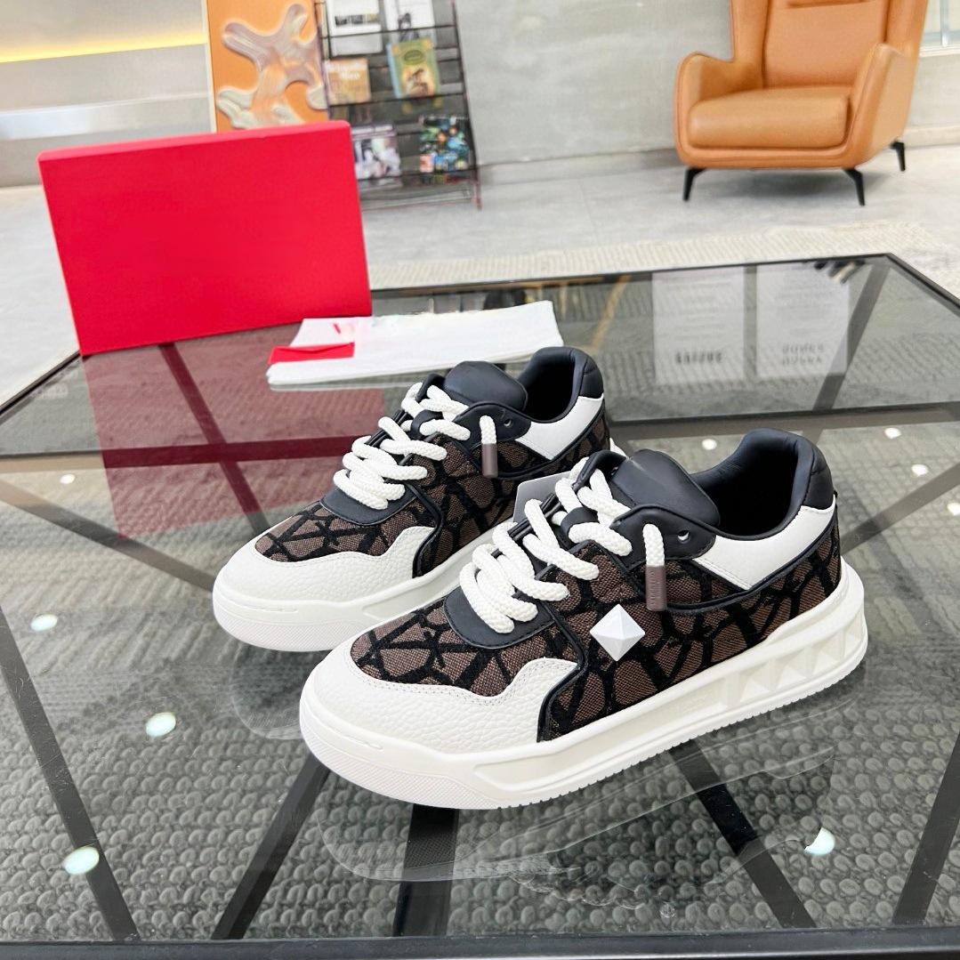 

Classic Printed Shoes with Checkered Leopard Print Fashionable and Trendy Breathable Sponge Sole Rivet Casual Men s Shoes Board Shoes 39