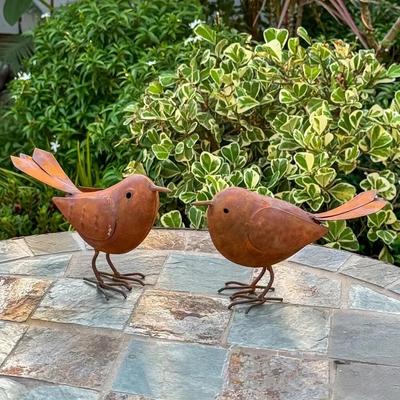 Garden Courtyard Metal Bird Decor 2pcs Retro Iron Art Sculptures Outdoor Lawn Fence Ornaments Gift for Bird Enthusiasts