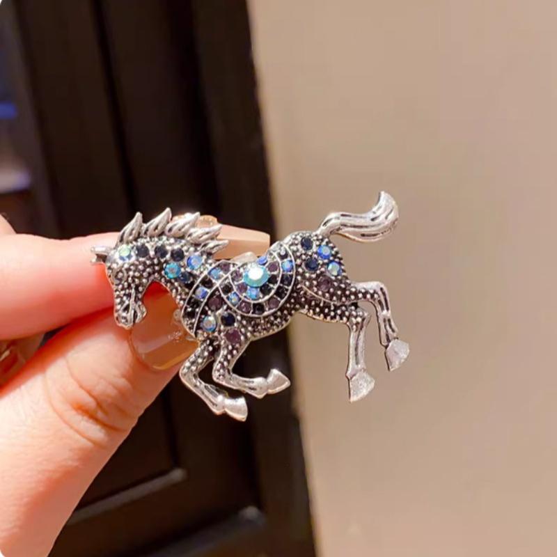 Classic Rhinestone Horse Brooches Year of The Horse Zodiac Animal Lapel Pins Jewelry Casual Metal Badge Pin for Women
