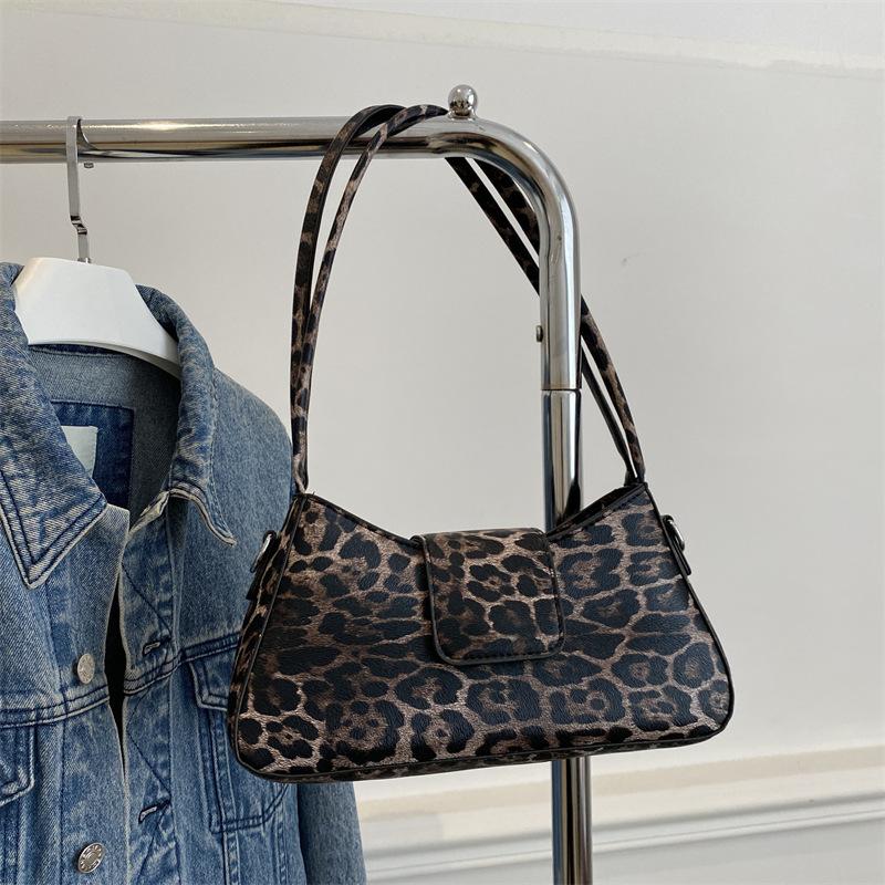 

Internet celebrity leopard print bag women 2025 new fashion high sense foreign style shoulder armpit bag niche design messenger bag