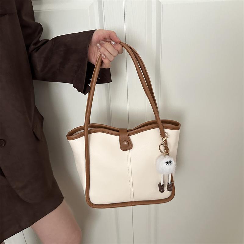 

Light luxury new commuter versatile solid color underarm bag women s leisure personalized bucket bag texture shoulder bag without pendant белый