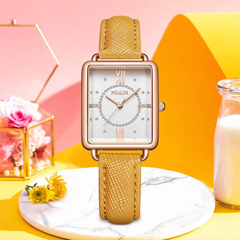 Watch Ladies, Fashionable Retro Square Watch Roman Scale Elegant Diamond-Encrusted Leather Women S Watch 7027