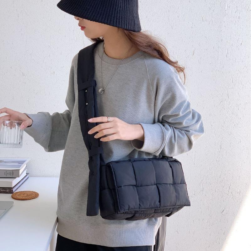 Handwoven bag niche design plaid flip-top cotton clothing bag autumn and winter wide shoulder strap nylon messenger bag women
