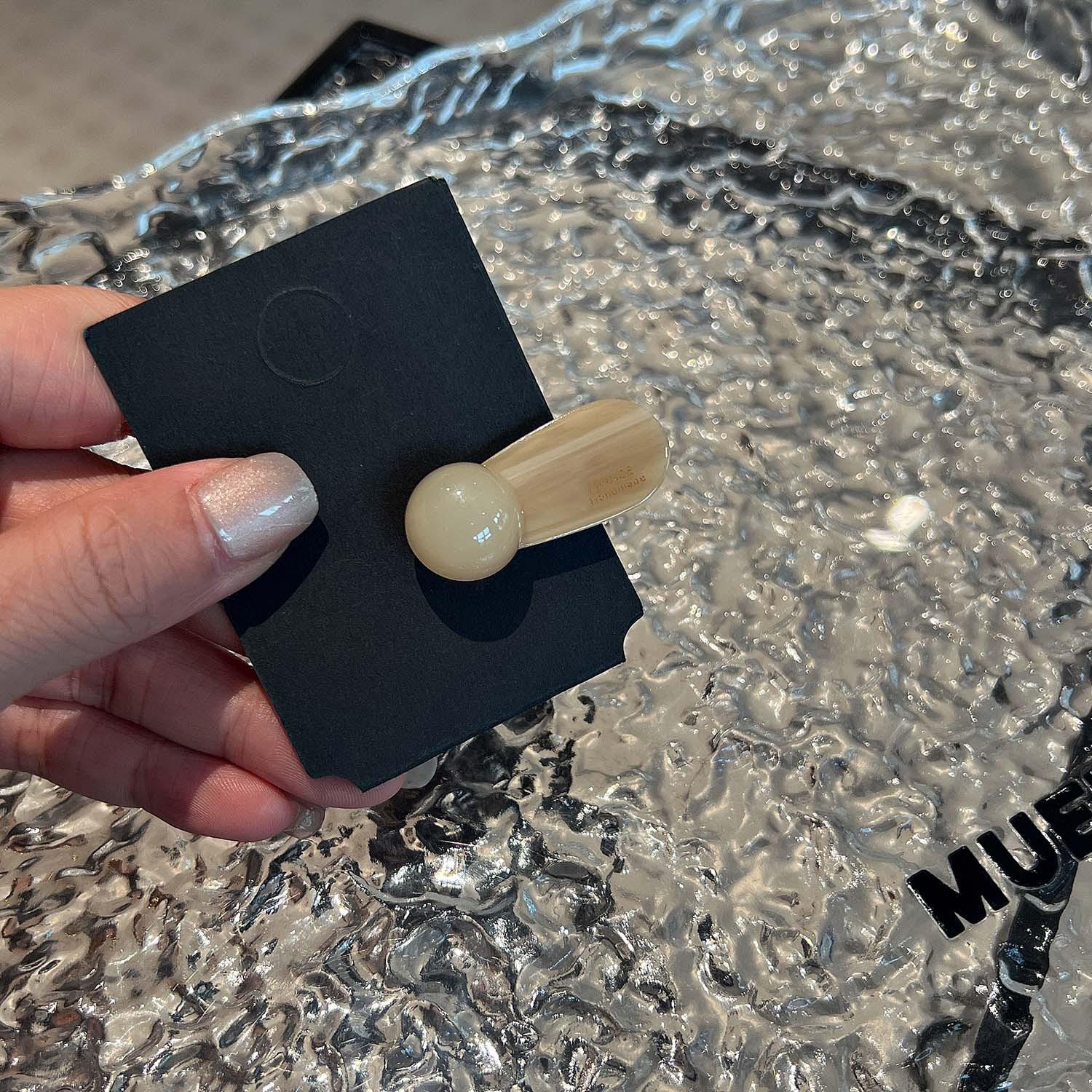 Заколка для волос «Сердце Майяра»: Заколка-уточка кофейного цвета для челки и волос